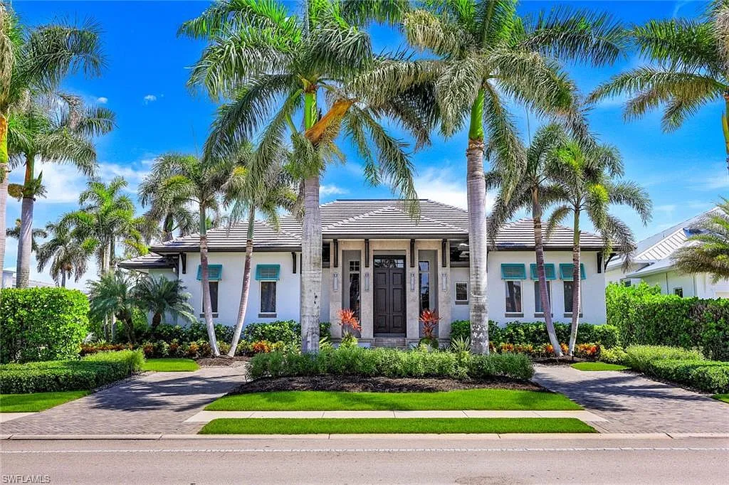 5 bed, 5.5 bath, 4960 sqft, $48,000 — Photo 3
