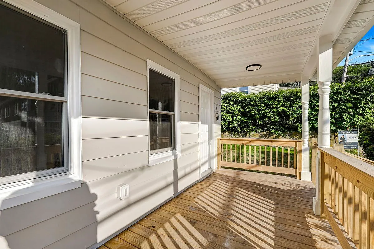 3 bed, 1.0 bath, 1600 sqft, $3,850 — Photo 3