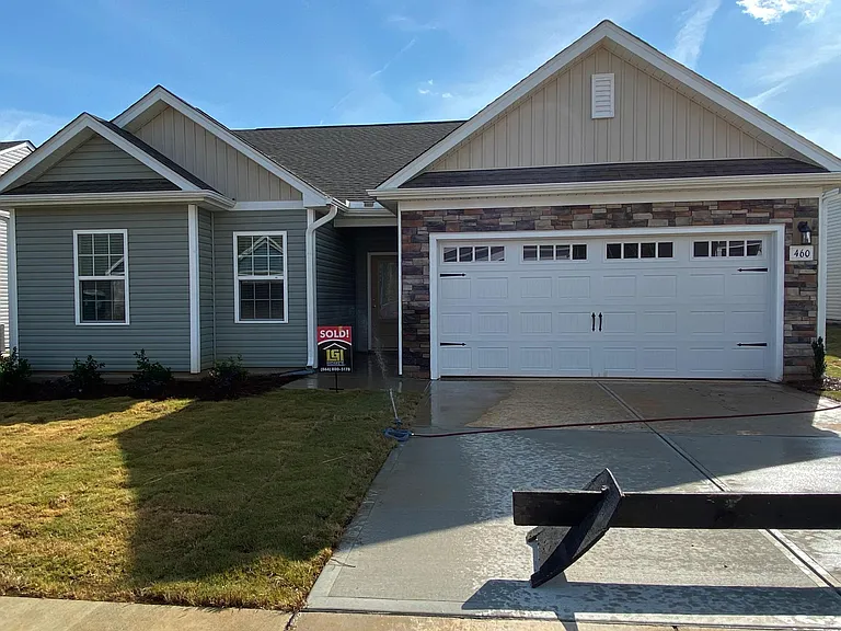 460 Legacy Dr — Photo 2