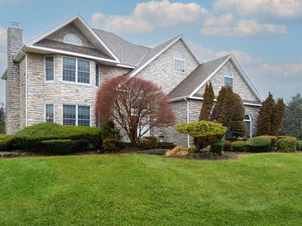 1 Andiron Court, East Northport, NY 11731
