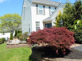 71 Wheatsheaff Ln, Perkasie, PA 18944