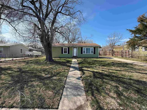 2004 Elmdale Ave, Junction City, KS 66441