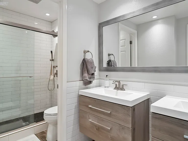 5687 Walnut St — Photo 16
