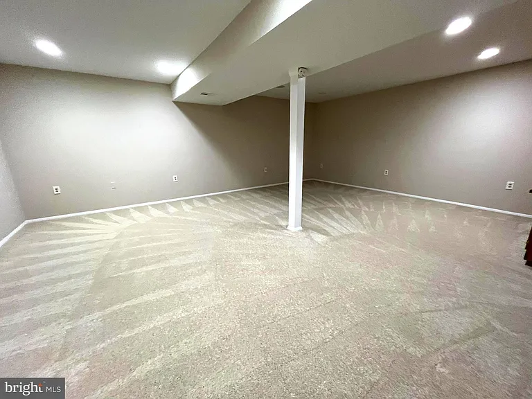 15705 Anamosa Dr — Photo 20
