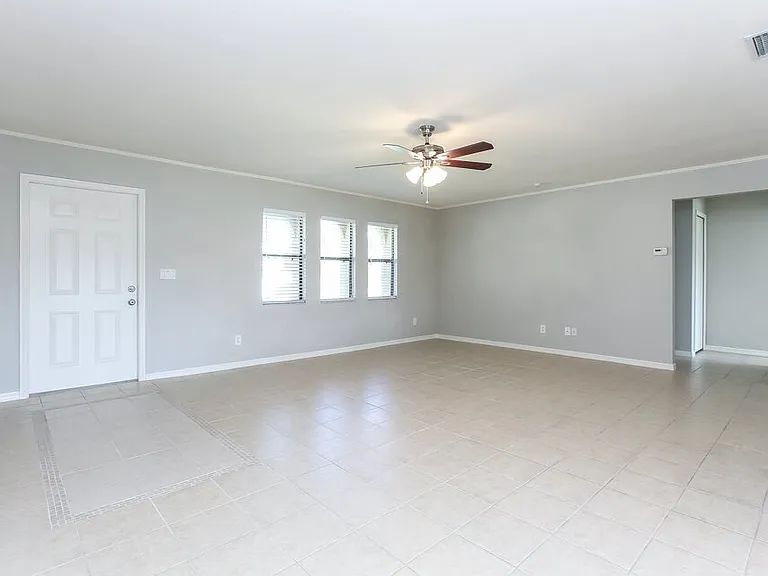 2715 SE 8th Ave — Photo 4