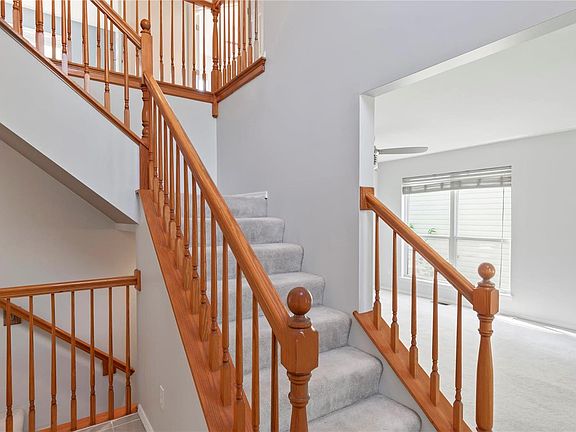 4th image of 4560 Robbins Grove Dr