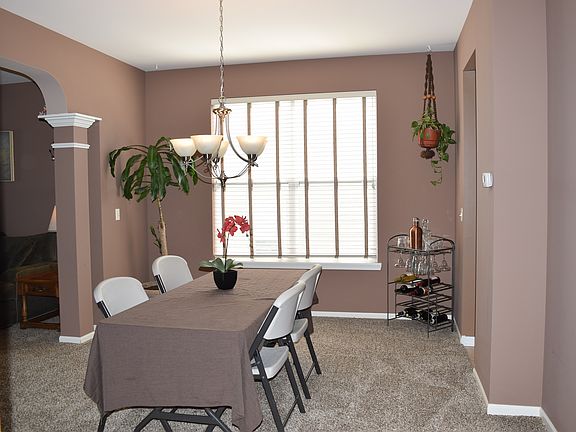 5th image of 587 Wexford Dr