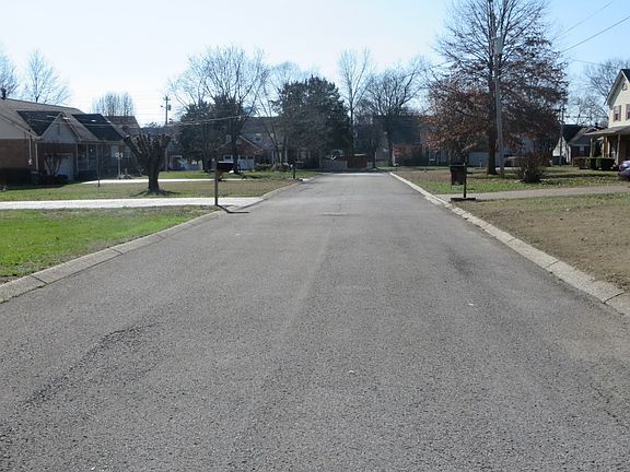 4th image of 310 Bartlett Ln
