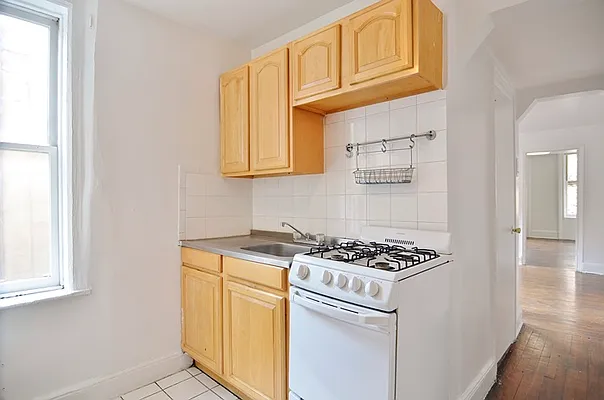 Rented by Park Property Advisors | media 32