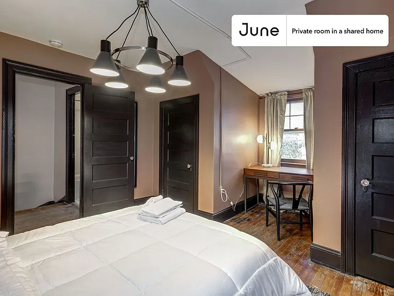2270 Cathedral Ave NW #3C — Photo 2
