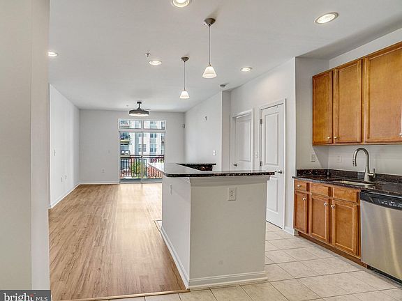 4th image of 2655 Prosperity Ave APT 203