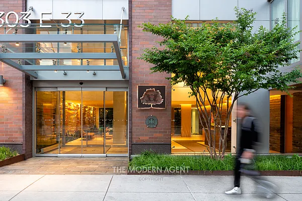 Rented by Level Group | media 27