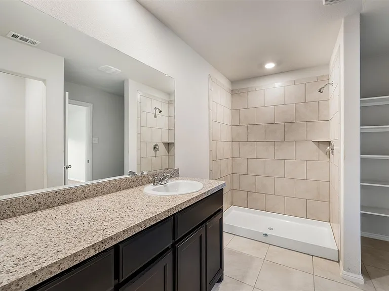16428 Milwaukee St — Photo 6