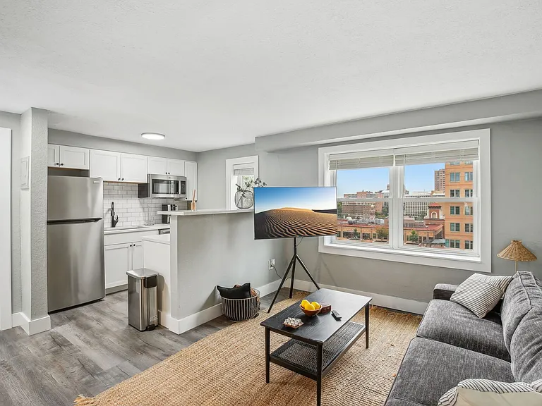Broadway 46 Apartments — Photo 14