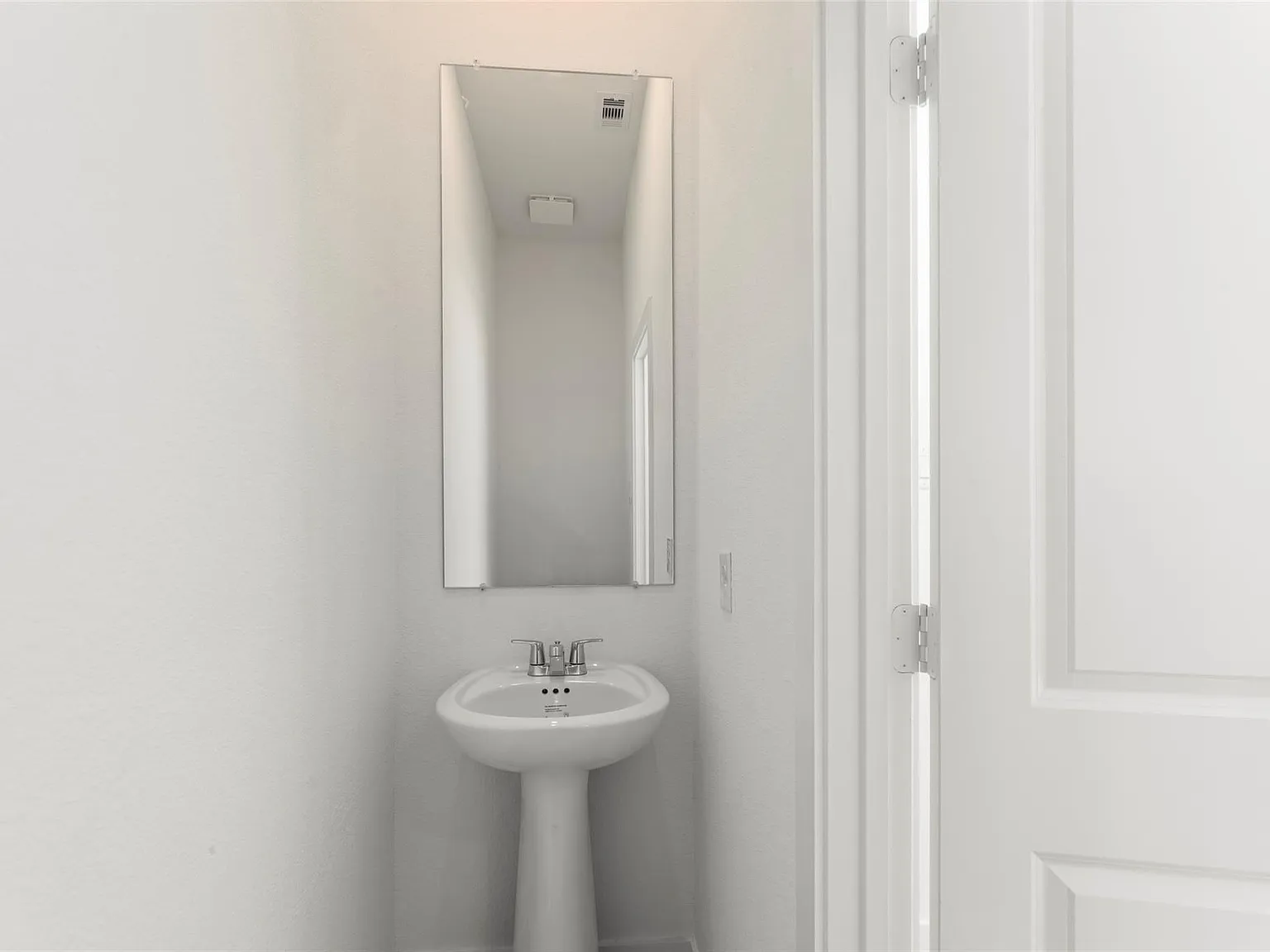 3 bed, 2.5 bath, $2,400 — Photo 4