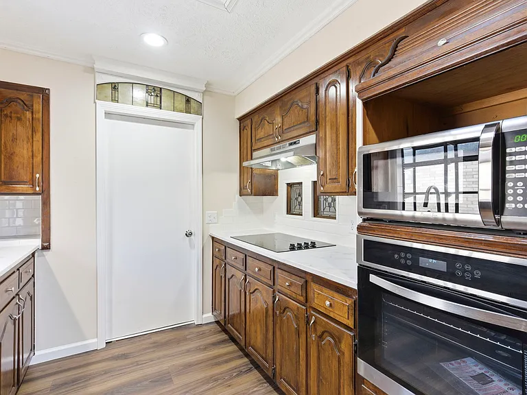 2431 S Kings Ave — Photo 8