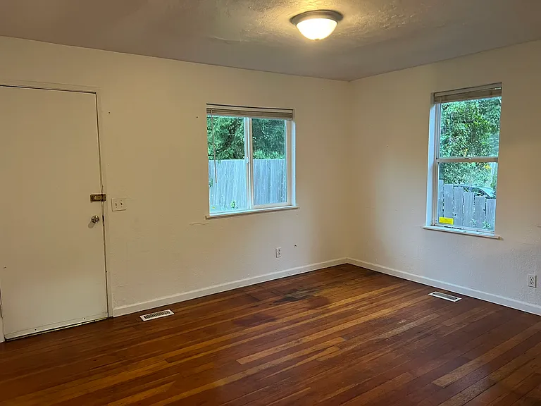 1329 Sherman Ave — Photo 3