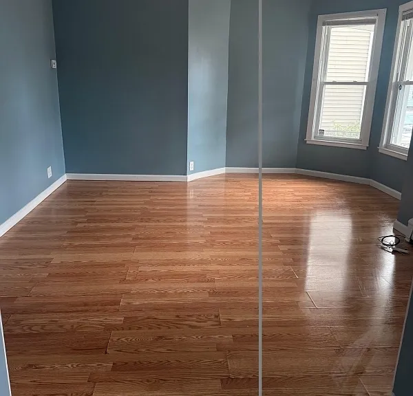 715 Noble Ave — Photo 4