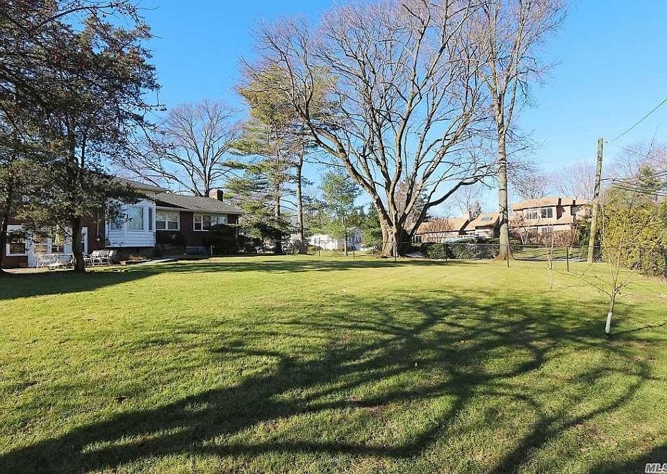 2nd image of 3 Maplewood Ln
