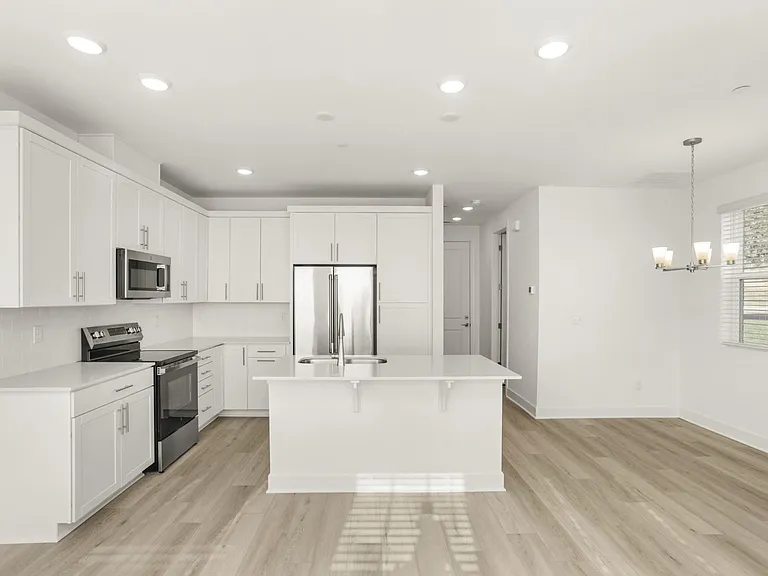 320 Lynwood Station Blvd — Photo 10