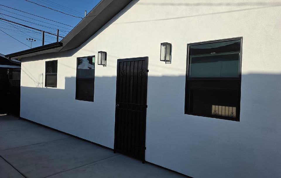 1st image of 1029 E Cruces St