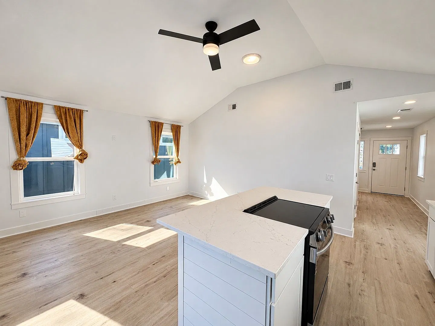 2 bed, 1.5 bath, $2,300 — Photo 2