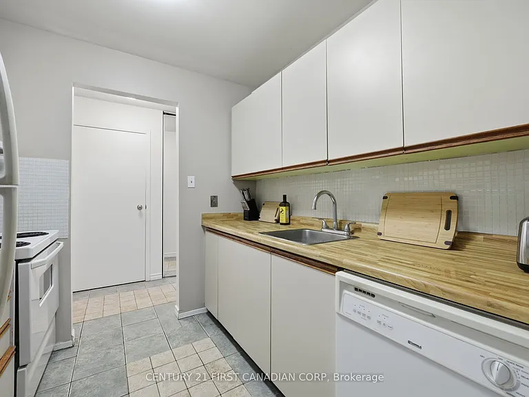 2228 Trafalgar St #201 — Photo 5