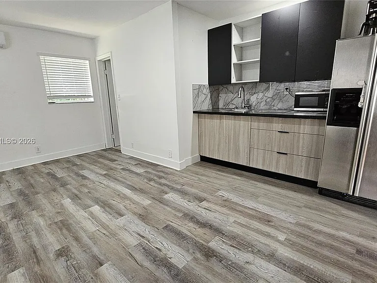 117 NW 11th Ave — Photo 10
