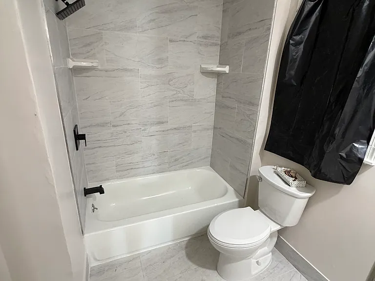 121 Oak St #1 — Photo 4