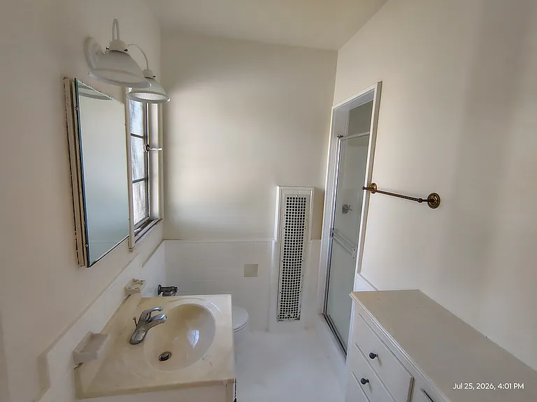 200 S Spalding Dr #D — Photo 11