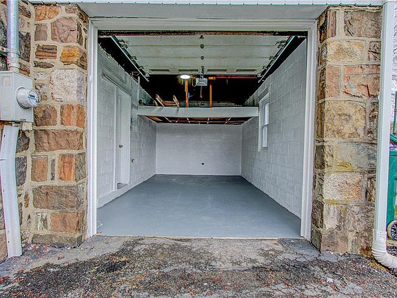 4th image of 808 Hickory Ln