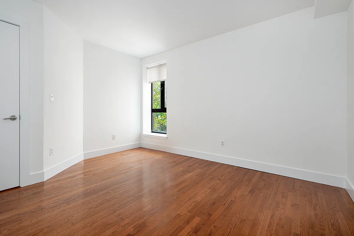 80 Meserole Street — Photo 2