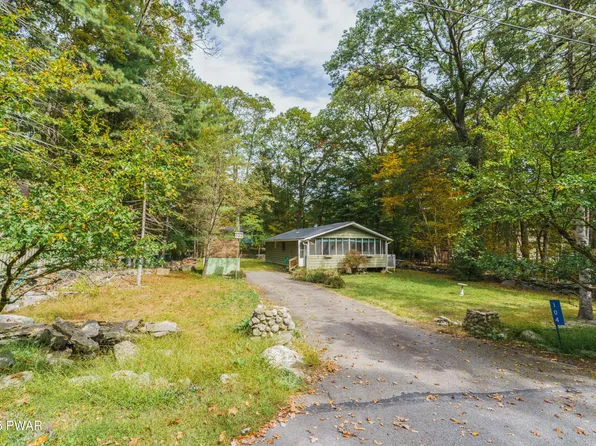 104 Quail Ct, Dingmans Ferry, PA 18328