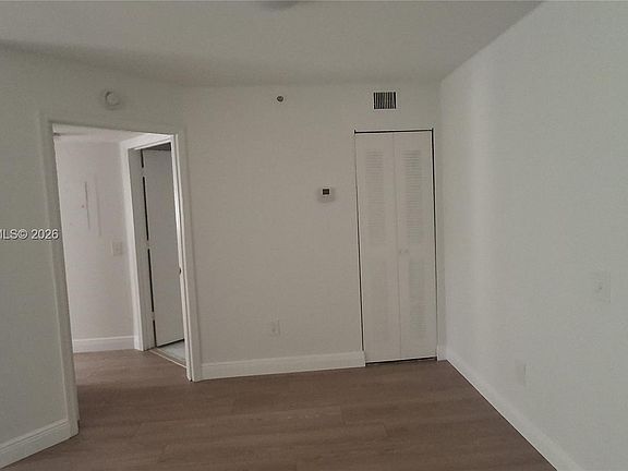 5th image of 440 S Park Rd APT 206
