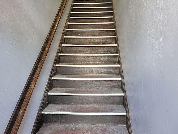 3rd image of 125 1/2 N Minnesota St