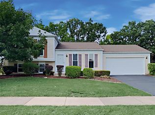 770 Hemlock Ln, Carol Stream, IL 60188