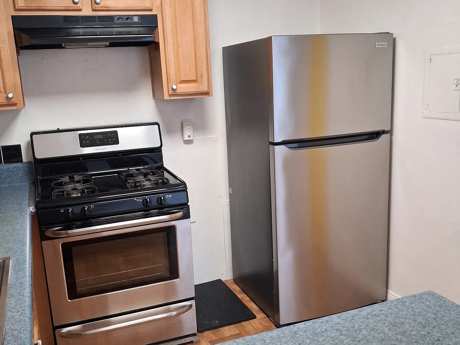 1 bed, 825 sqft, $2,100 — Photo 3