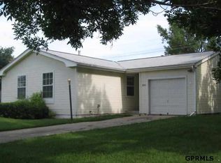 2202 Parker Cir, Omaha, NE 68110