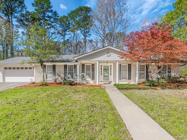 8 Stoney Brook Ct, Little Rock, AR 72227