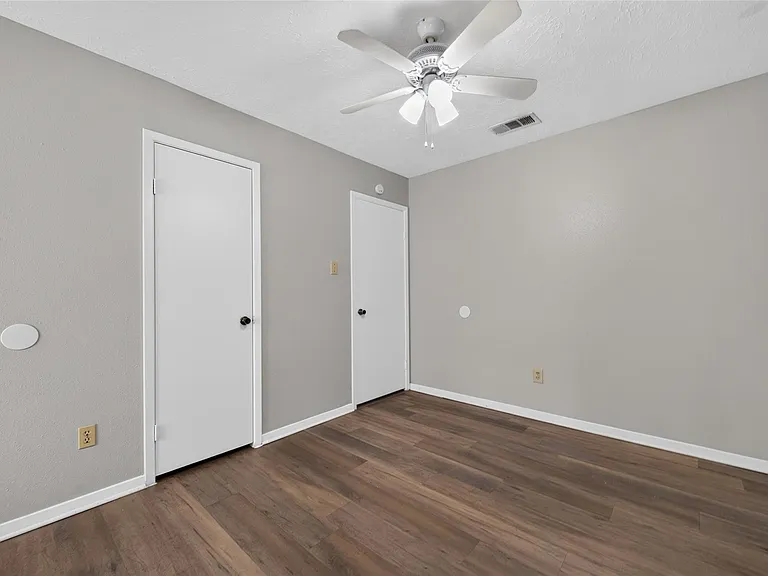 2403 Autumn Springs Ln — Photo 28