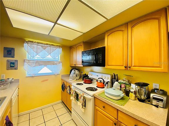 4th image of 1329 Amberwood Blvd