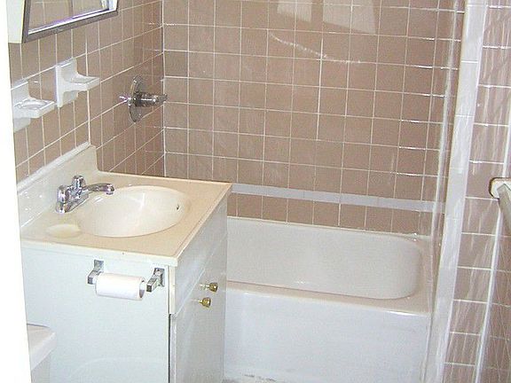 5th image of 3445 42nd St APT 3R