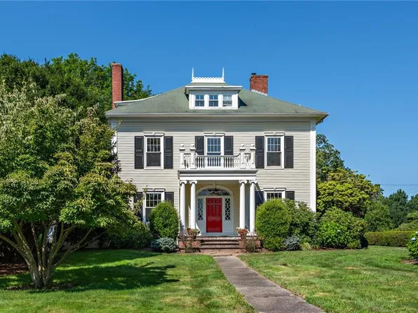 905 Warwick Neck Ave, Warwick, RI 02889