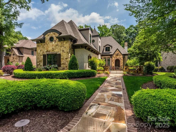 9002 Pine Laurel Dr, Matthews, NC 28104