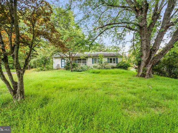 16 New Rd, Lambertville, NJ 08530