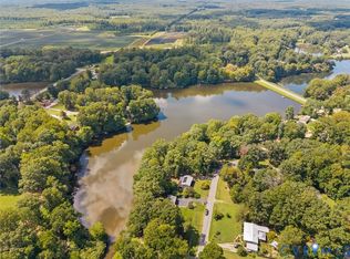 2135 Lakeview Dr, Powhatan, VA 23139