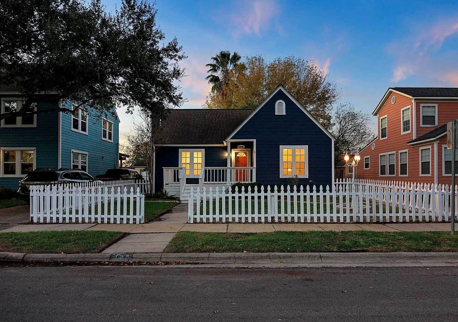 3 Bedroom 1.5 Bath Home just blocks from Ocean Drive — Photo 3