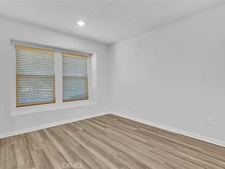 14700 Sherman Way — Photo 11