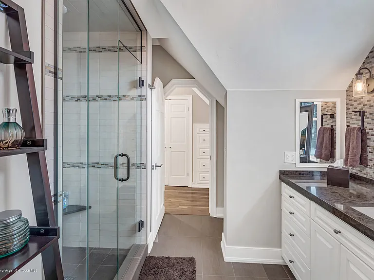 633 W Main St — Photo 10