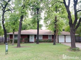 4925 White Oak Ln, River Oaks, TX 76114